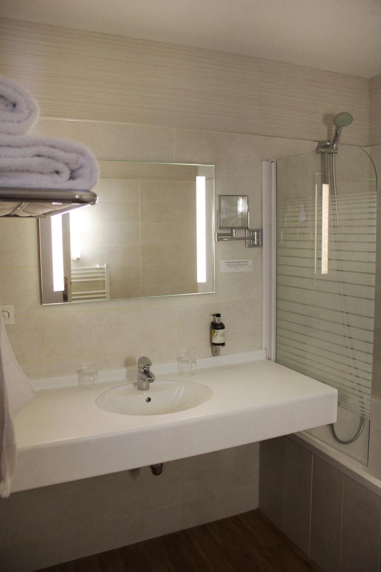Auberge Du Lac, Sure Hotel Collection By Best Western Мениль-Сен-Пер Экстерьер фото